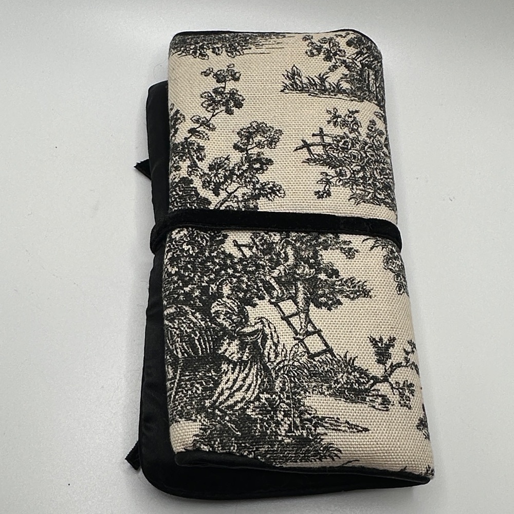 Waverly Black and Cream Toile Print Clutch - Picture 4 of 8